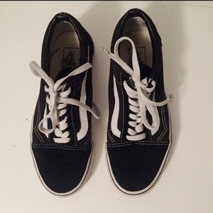 Re Selling black old skool vans